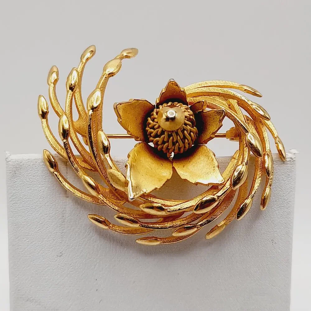 Vintage Gold Tone Floral Brooch, Layered Flower Pin, Mid-Century Jewelry 2